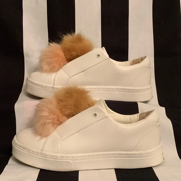 🔥Sam Edelman ‘Leya pompom’ sneaker. Super cute!🔥 - Picture 3 of 8